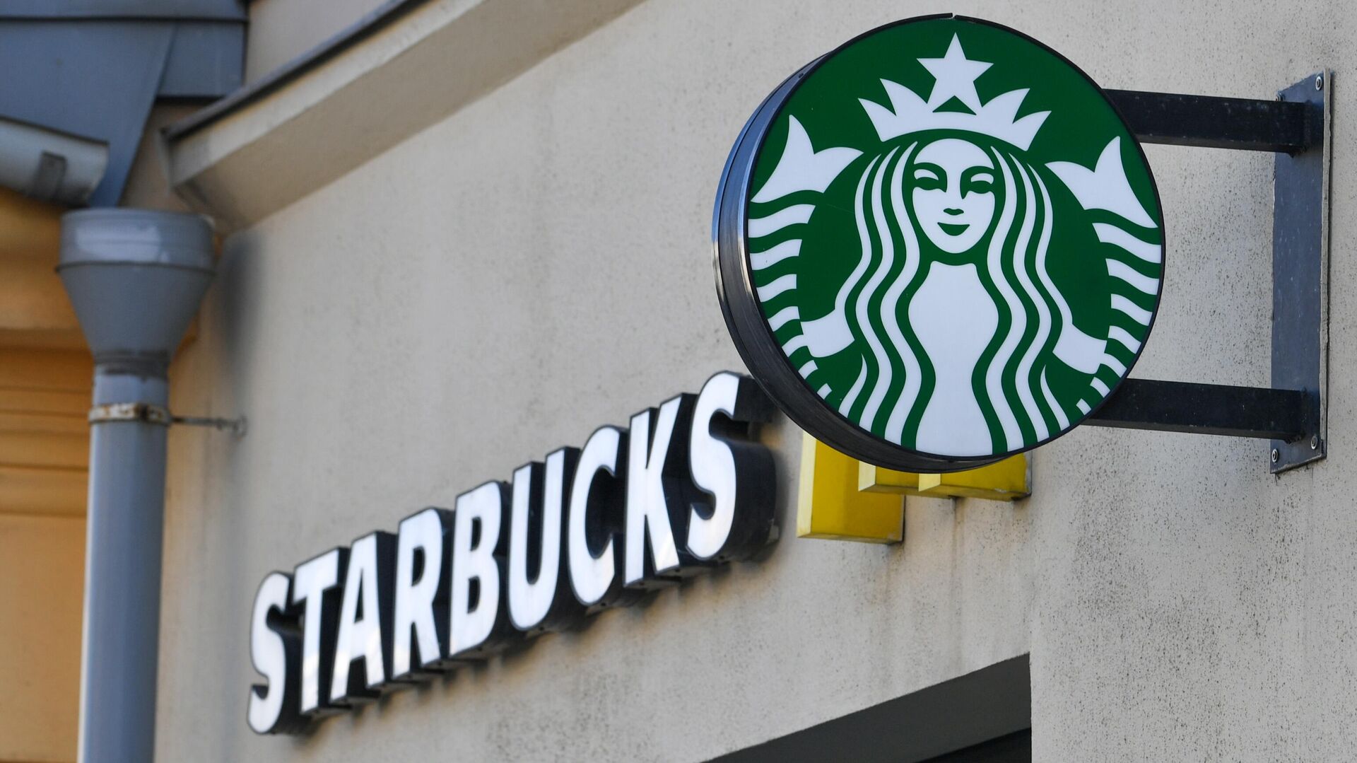 Investment Opportunities Unveiled: Starbucks 2024 Analysis
