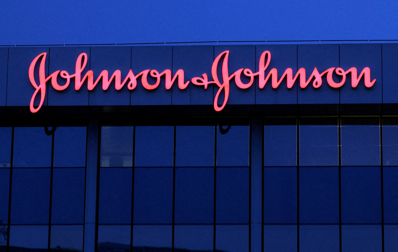Johnson & Johnson (JNJ) recently released its financial report for the fourth quarter and the entire year of 2023. As the world's largest medical company specializing in pharmaceuticals, medical equipment, diagnostics, and consumer health, JNJ reported substantial quarterly and annual sales growth, accompanied by a noticeable increase in adjusted earnings per share.