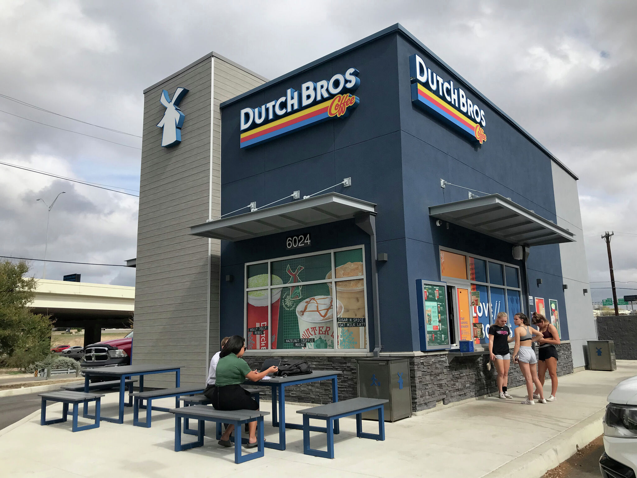 Dutch Bros: Brewing Triumph in the US Coffee Market